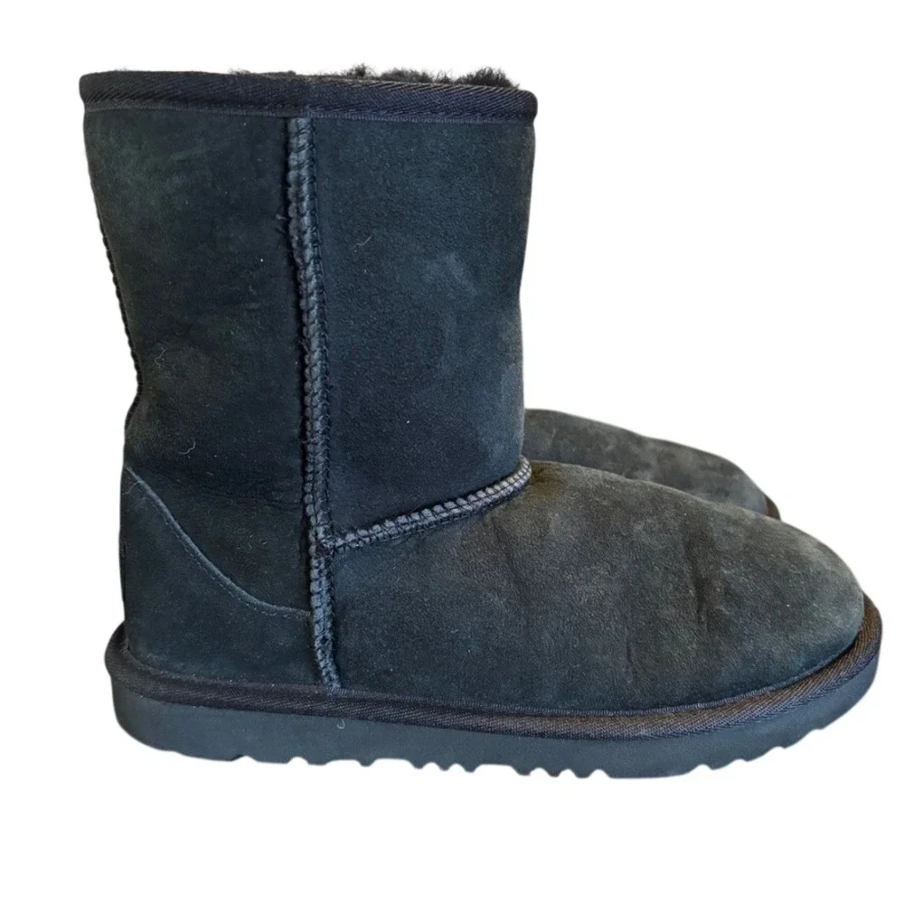 UGG Kids Classic Size 4 Short II Boots Black Suede Shearling 1017703K NEW‎
